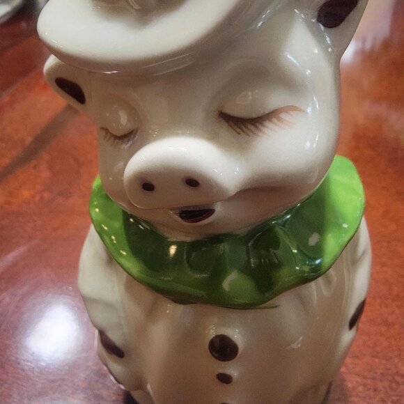 1940s Vintage Shawnee Salt and Pepper Shakers Smiley and Winnie Pigs - Picture 2 of 13